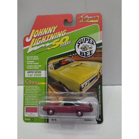 DODGE CORONET 1970 SUPER BEE PANTHER PINK CLASSIC GOLD 1:64 JOHNNY LIGHTNING