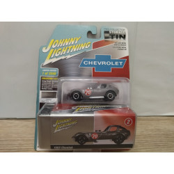 CHEVROLET CORVETTE 1963 CHEETAH SILVER + BOX 1:64 JOHNNY LIGHTNING