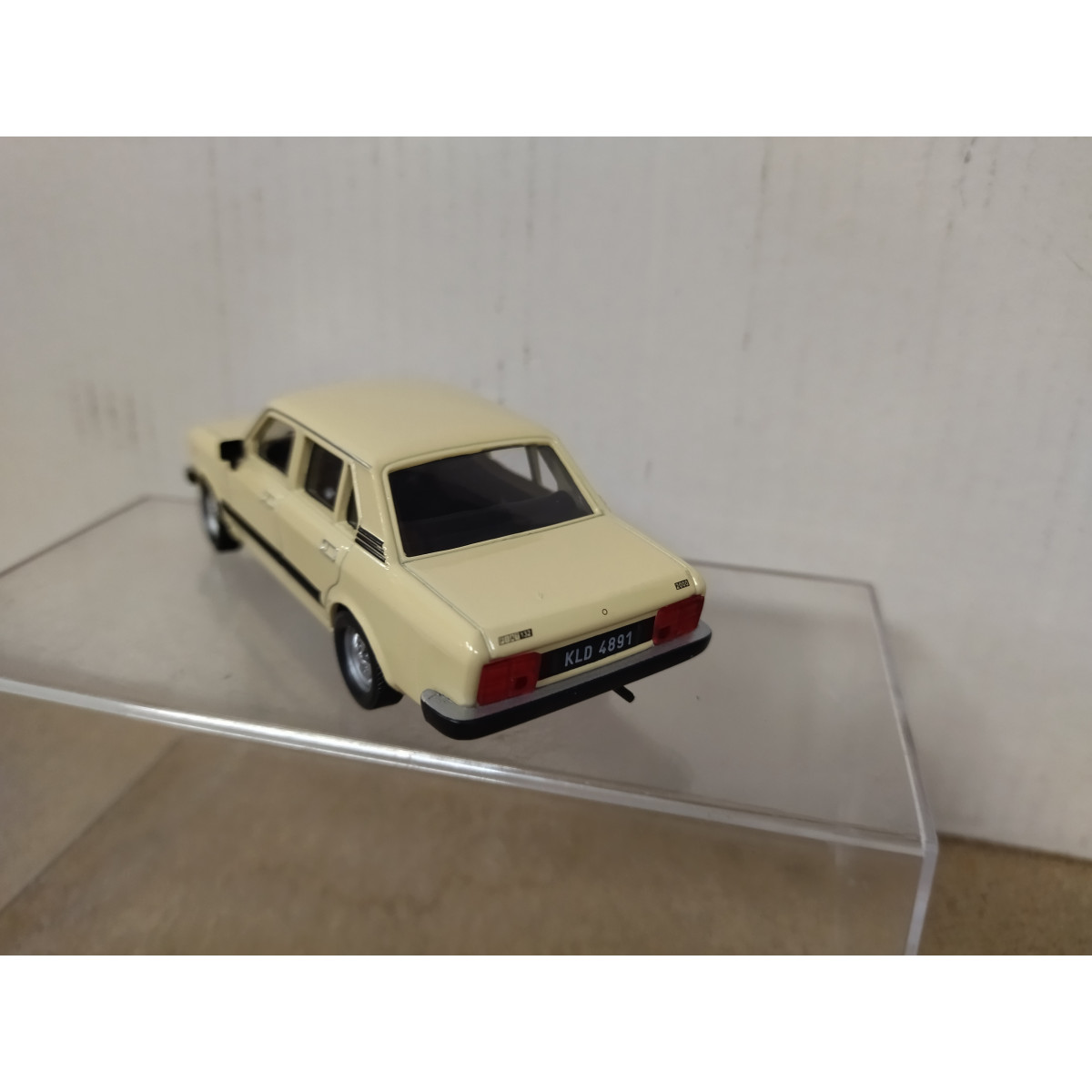 Die cast 1/43 Modellino Auto Fiat 132