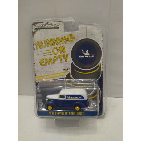 CHEVROLET PANEL TRUCK 1939 RUNNING MICHELIN 1:64 GREENLIGHT