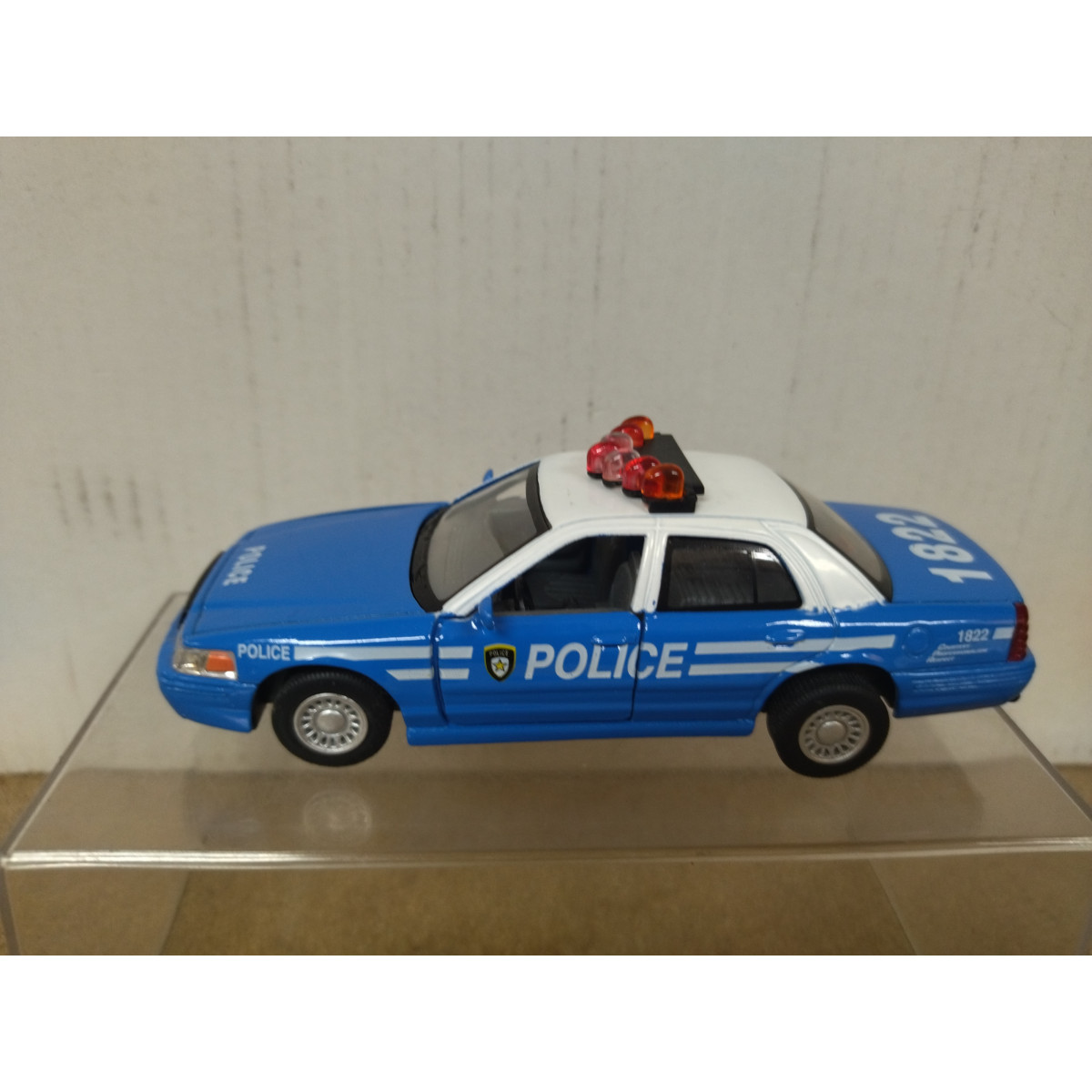 Kinsmart ford hot sale crown victoria