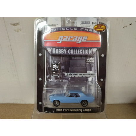 FORD MUSTANG 1967 COUPE GARAGE HOBBY 1:64 GREENLIGHT