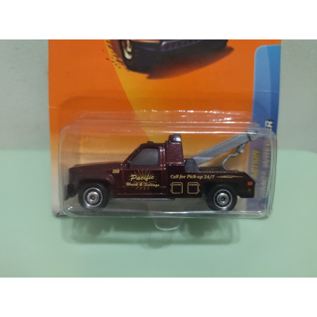 GMC WRECKER PACIFIC WRECK & SALVAGE 1:64 MATCHBOX