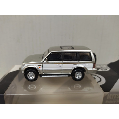 MITSUBISHI PAJERO 1995 SUPER EXCEED WHITE LHD 1:64 BM CREATIONS 24