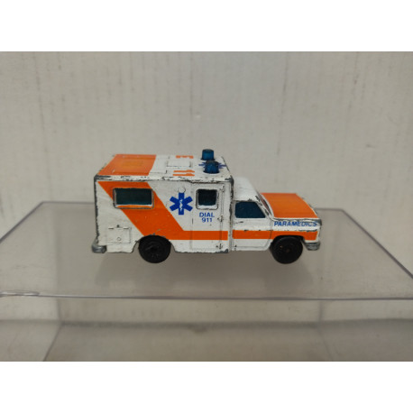 AMBULANCE PARAMEDIC SUPERFAST 41 1:84/apx 1:64 MATCHBOX NO BOX