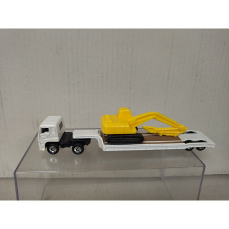 ISUZU GIGA LOW LOADER apz 1:64 TOMICA 137