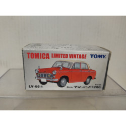 DATSUN BLUEBIRD 1200 WHITE/RED 1:64 TOMICA LIMITED VINTAGE LV-05A