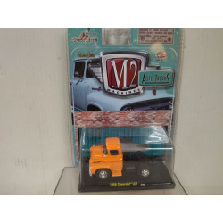 CHEVROLET LCF 1958 ORANGE AUTO-TRUCKS 1:64 M2 MACHINES