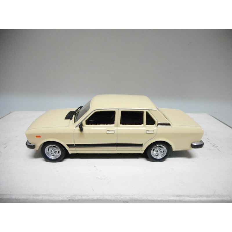 FIAT 132 CREAM WHITE POLONIA CARS BALKANS DeAGOSTINI 1:43 - BCN STOCK CARS