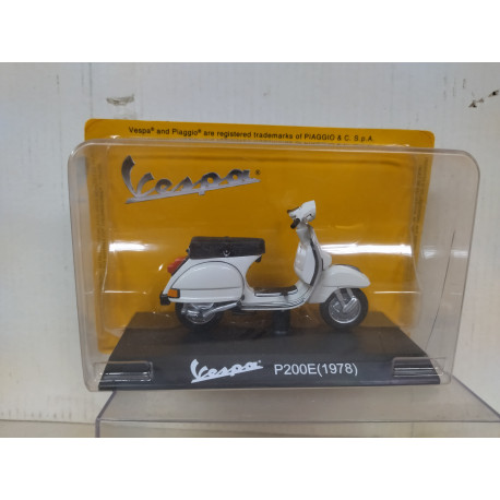 VESPA 1978 P200E WHITE MOTO/BIKE 1:18 SALVAT MAISTO