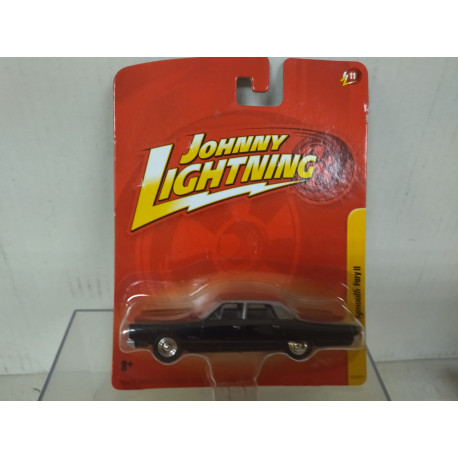 PLYMOUTH FURY II 1967 BLACK/SILVER 1:64 JOHNNY LIGHTNING