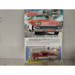 CHEVROLET IMPALA 1955 WHITE/RED COLLECTIBLE CHEVY 1:64 REVELL