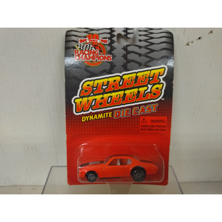 STREET WHEELS DINAMITE DIE CAST MUSCLE MADNESS RED apx 1:64 RACING CHAMPIONS