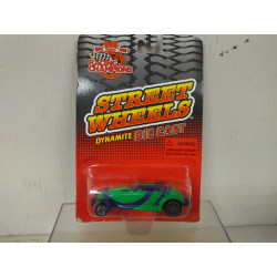 STREET WHEELS DINAMITE DIE CAST CABRIOLET GREEN/BLUE apx 1:64 RACING CHAMPIONS