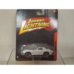 CHEVROLET CROVETTE C2 1965 WHITE/GOLD 1:64 JOHNNY LIGHTNING