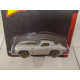 CHEVROLET CROVETTE C2 1965 WHITE/GOLD 1:64 JOHNNY LIGHTNING