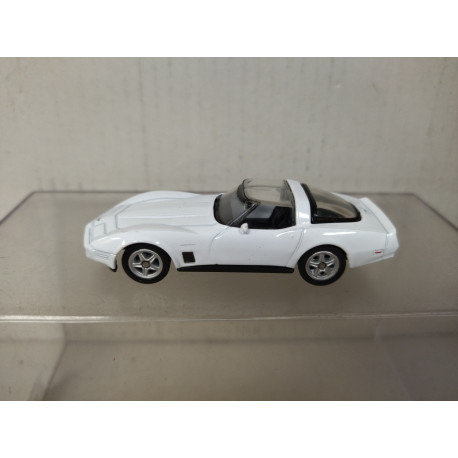 CHEVROLET CORVETTE C3 1982 WHITE 1:60/apx 1:64 WELLY BOX GREEN/GREY