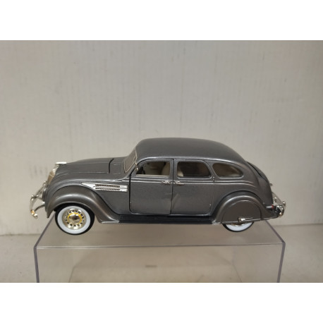 CHRYSLER AIRFLOW 1936 SILVER 1:32 ROAD SIGNATURE NO BOX