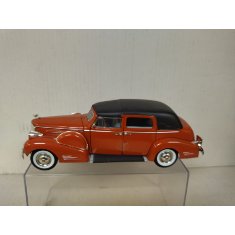 CADILLAC FLEETWOOD TOWNCAR 1938 RED 1:32 ROAD SIGNATURE NO BOX