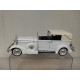 CADILLAC TOWN CAR 1933 WHITE 1:32 ROAD SIGNATURE NO BOX