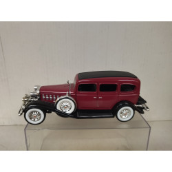 CADILLAC 1932 4-DOOR HARD TOP DARK RED 1:32 ROAD SIGNATURE NO BOX