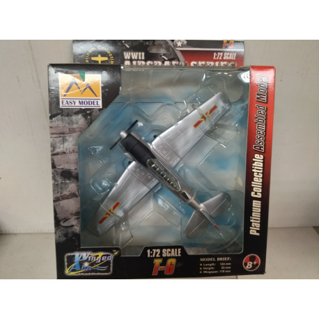 NORTH AMERICAN T-6 TEXAN PEOPLE´S LIBERATION ARMY AIR FORCE 1:72 EASY MODEL