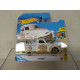 LA TROCA WHITE (CHEVY 3100 ) 8/10 ART CARS 1:64 HOT WHEELS