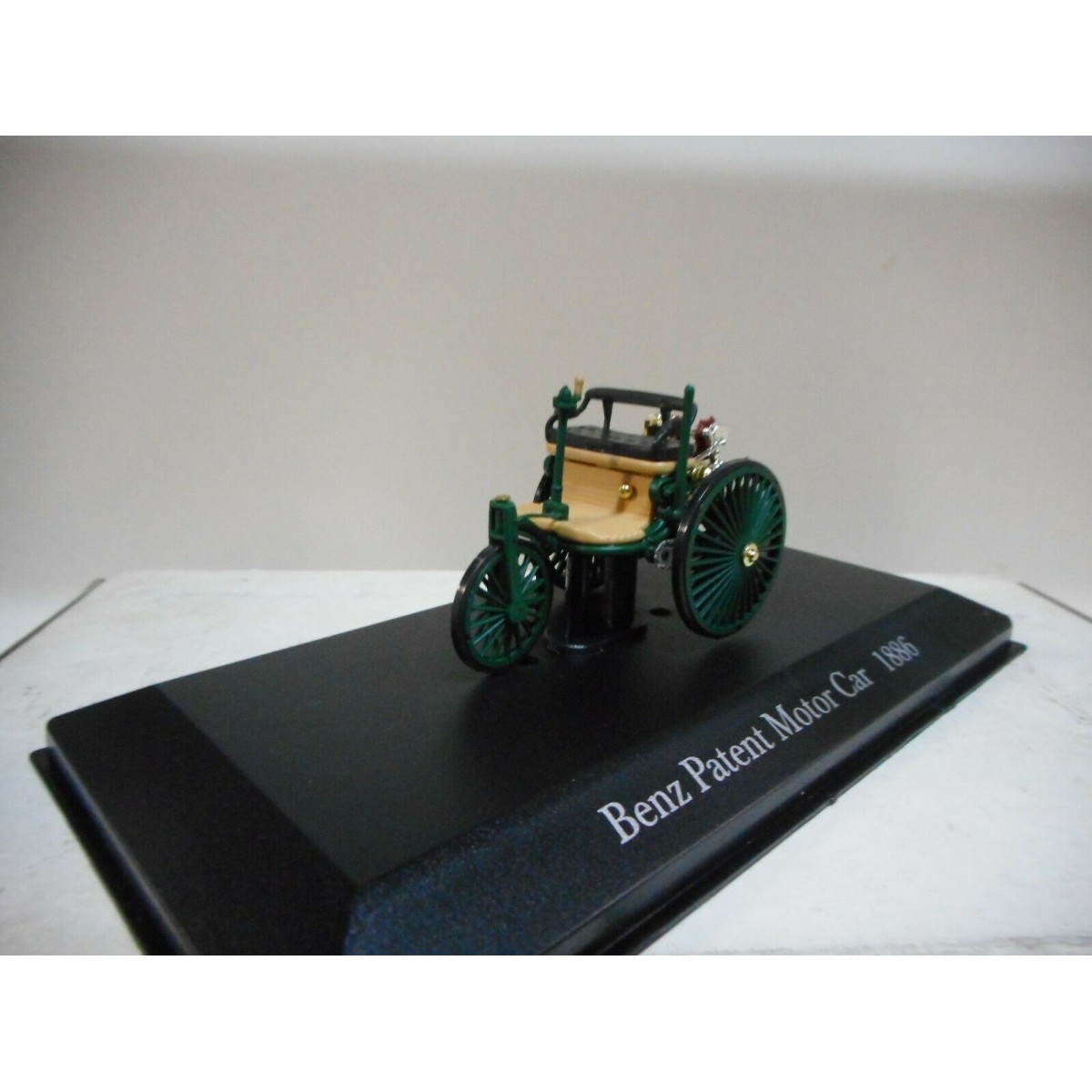 BENZ PATENT MOTOR CAR 1886 DeAGOSTINI IXO 1:43 - BCN STOCK CARS