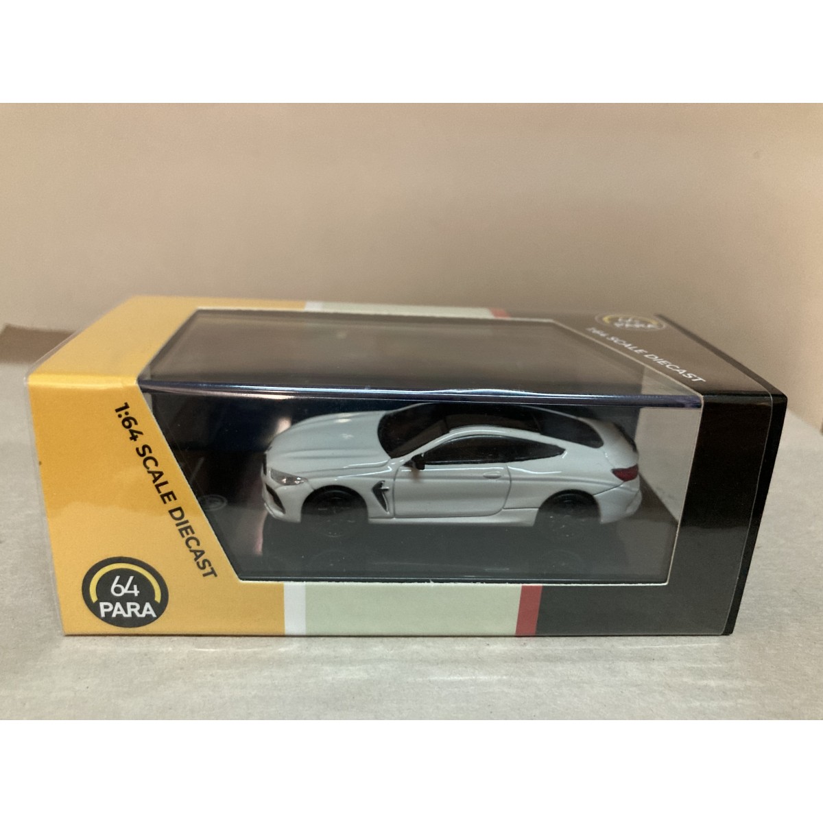 BMW M8 COUPE ALPINE WHITE PARA64 1:64 - BCN STOCK CARS