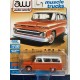 CHEVROLET SUBURBAN 1965 ORANGE 1:64 AUTO WORLD