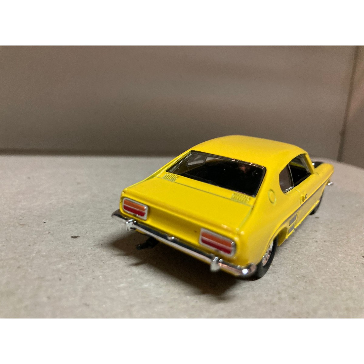 FORD CAPRI 1 YELLOW/BLACK 1969 1:43 SOLIDO SALVAT USADO/NO CAJA - BCN STOCK  CARS