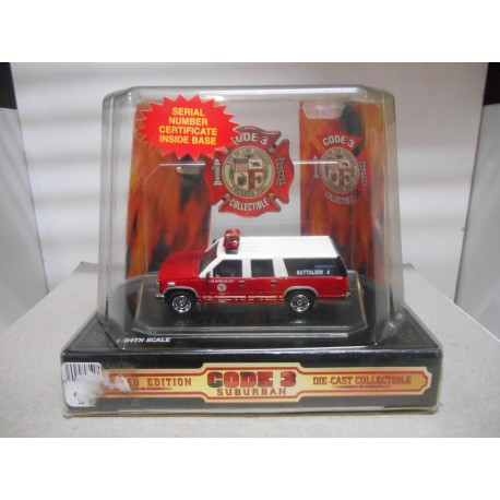 CHEVROLET SUBURBAN LOS ANGELES FIRE 1:64 CODE 3 COLLECTIBLE