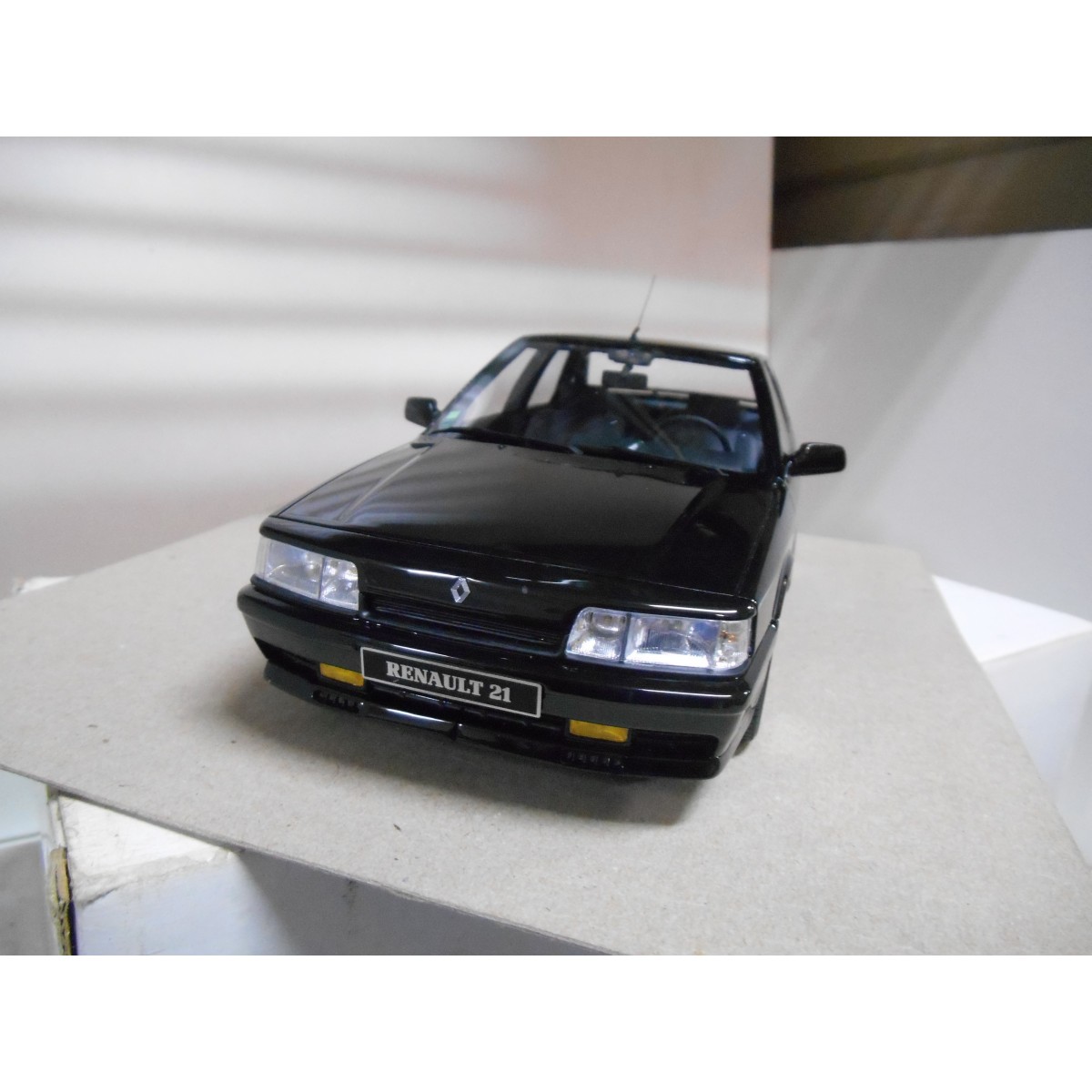 RENAULT 21 TURBO BLACK 1:18 OTTOMOBILE OT798 EX PRIVADO - BCN