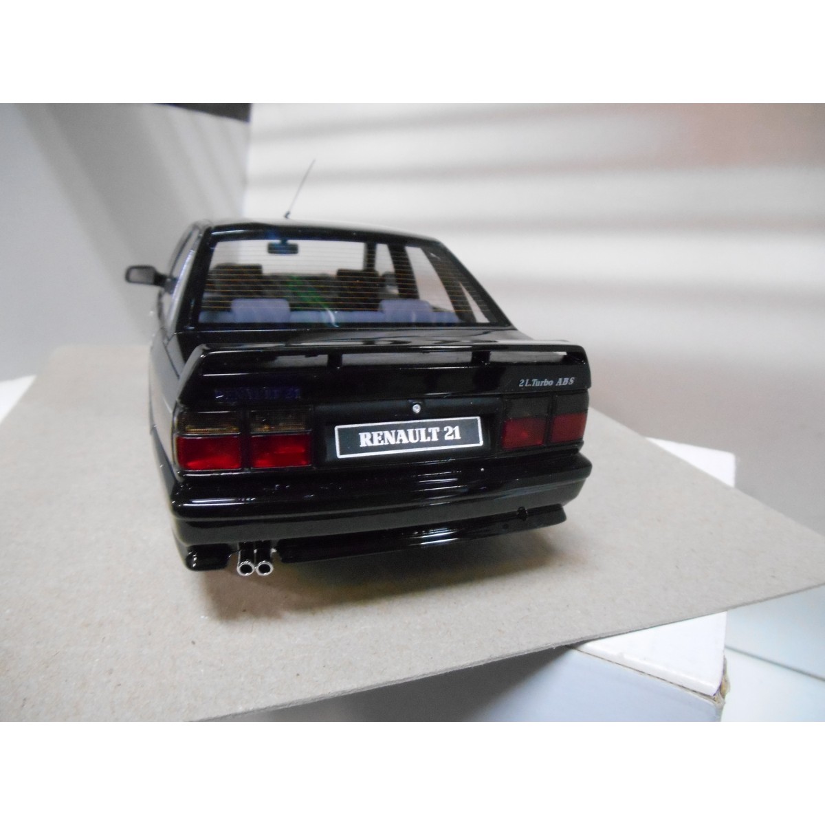 RENAULT 21 TURBO BLACK 1:18 OTTOMOBILE OT798 EX PRIVADO - BCN