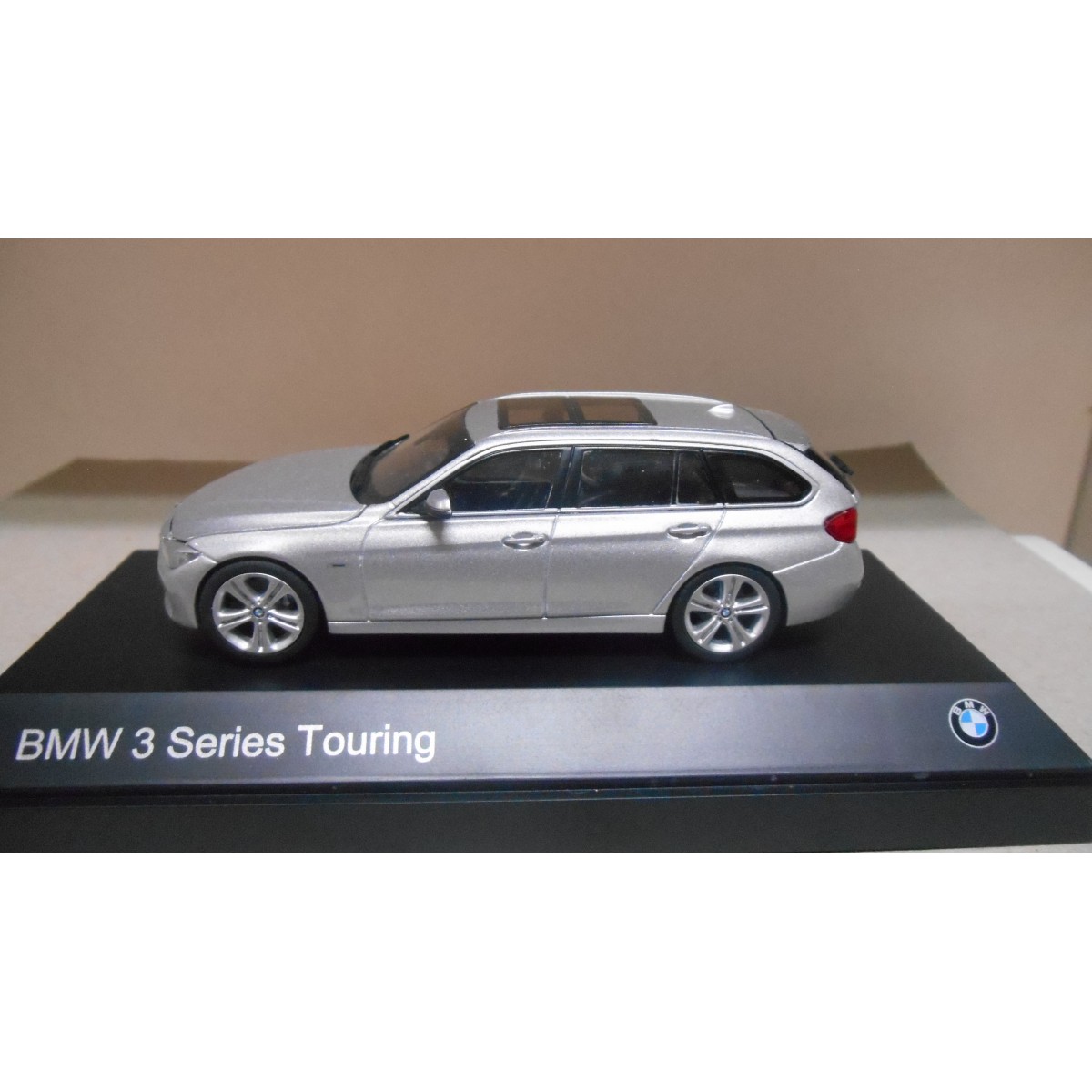 BMW F31 3 SERIES TOURING SILVER 1:43 DEALER PARAGON - BCN STOCK CARS