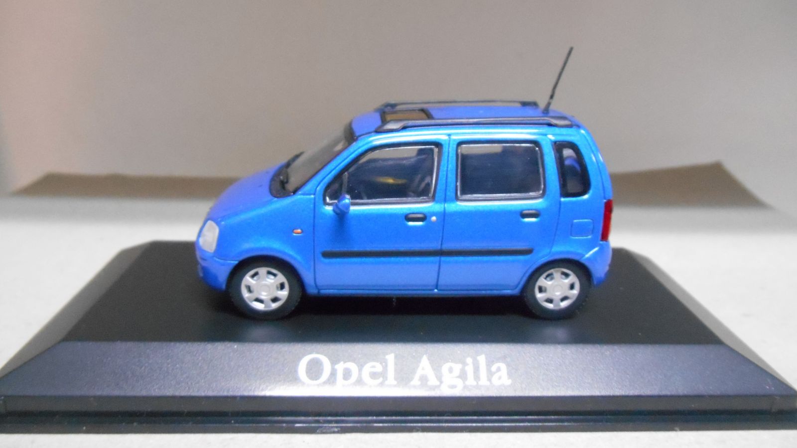 OPEL AGILA A BLUE 1:43 DEALER MINICHAMPS - BCN STOCK CARS