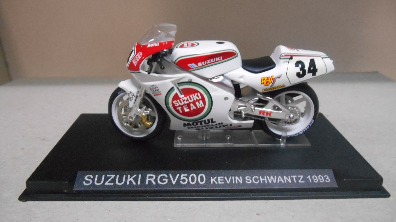 antigua miniatura de colección de moto de competición de juguete a escala  1/24 ixo altaya. Suzuki GS