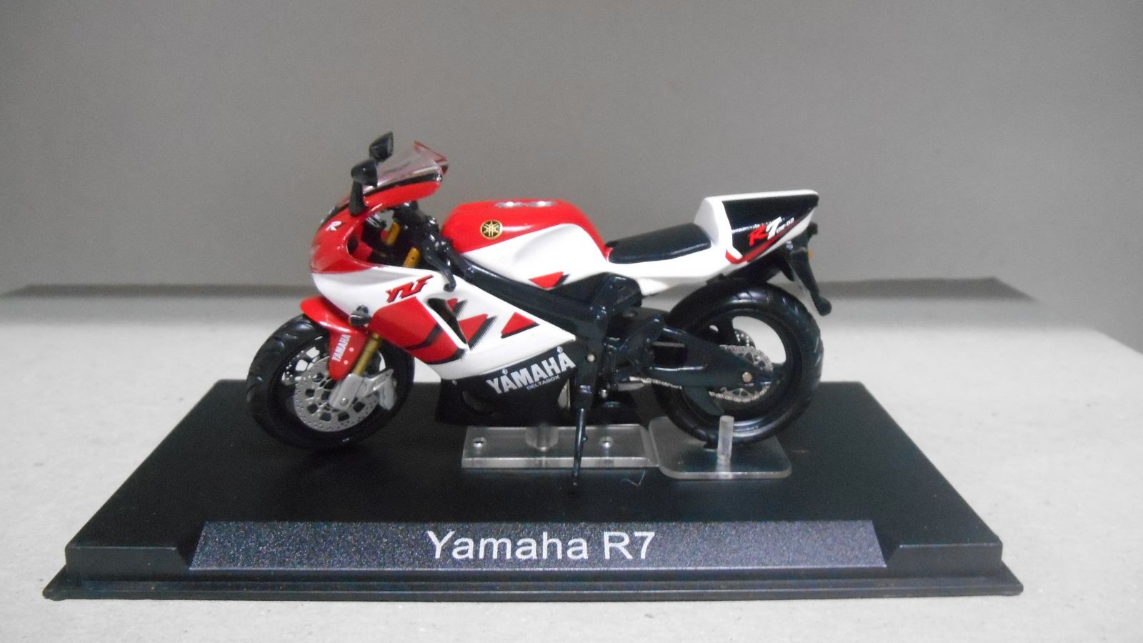 YAMAHA R7 MOTO/BIKE 1:24 ALTAYA IXO - BCN STOCK CARS