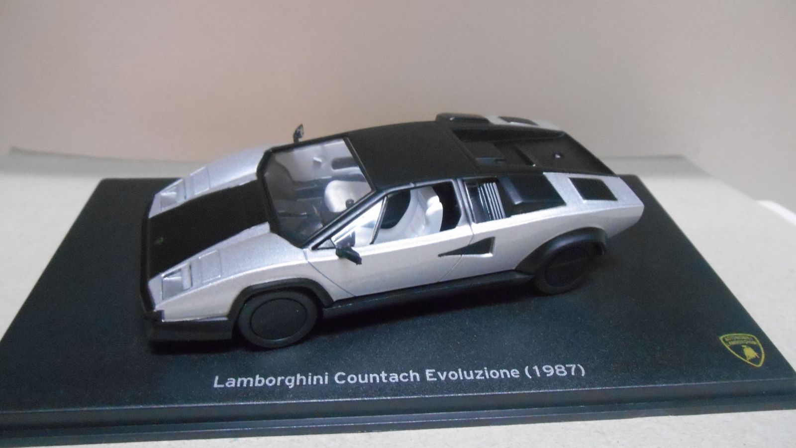 LAMBORGHINI COUNTACH EVOLUZIONE 1987 1:43 CENTAURIA IXO - BCN STOCK CARS