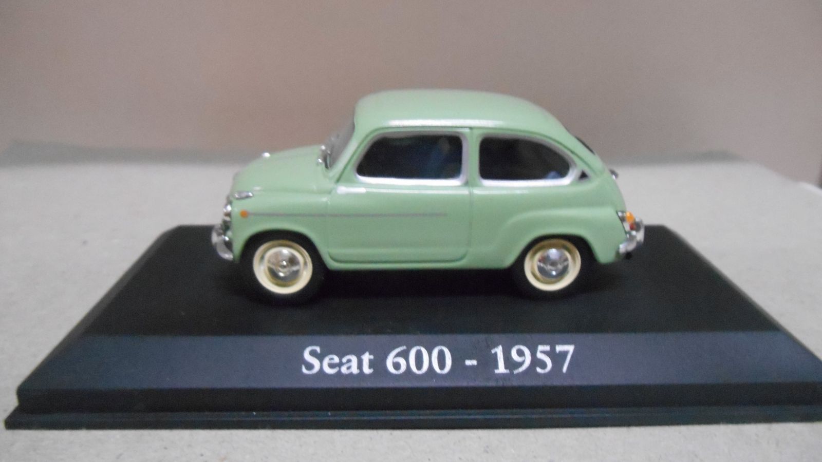 SEAT 600 (1957) - RBA, Nº 3. Seat 600 (1957). Escala 1/43. …