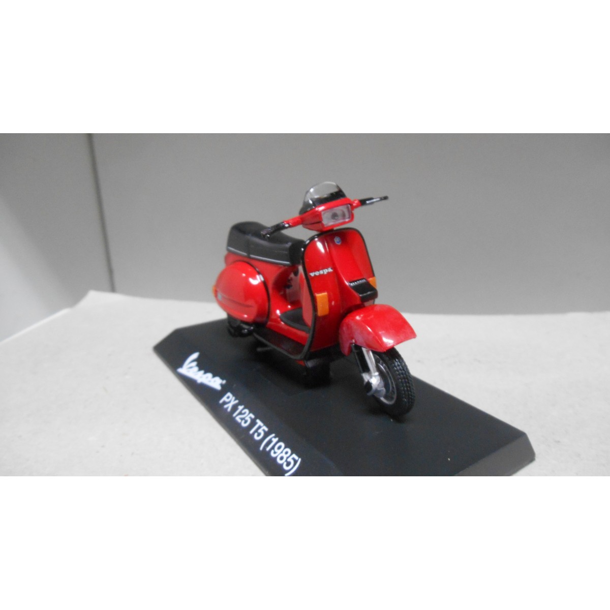 VESPA 1985 PX 125 T5 RED MOTO/BIKE 1:18 SALVAT MAISTO - BCN STOCK CARS