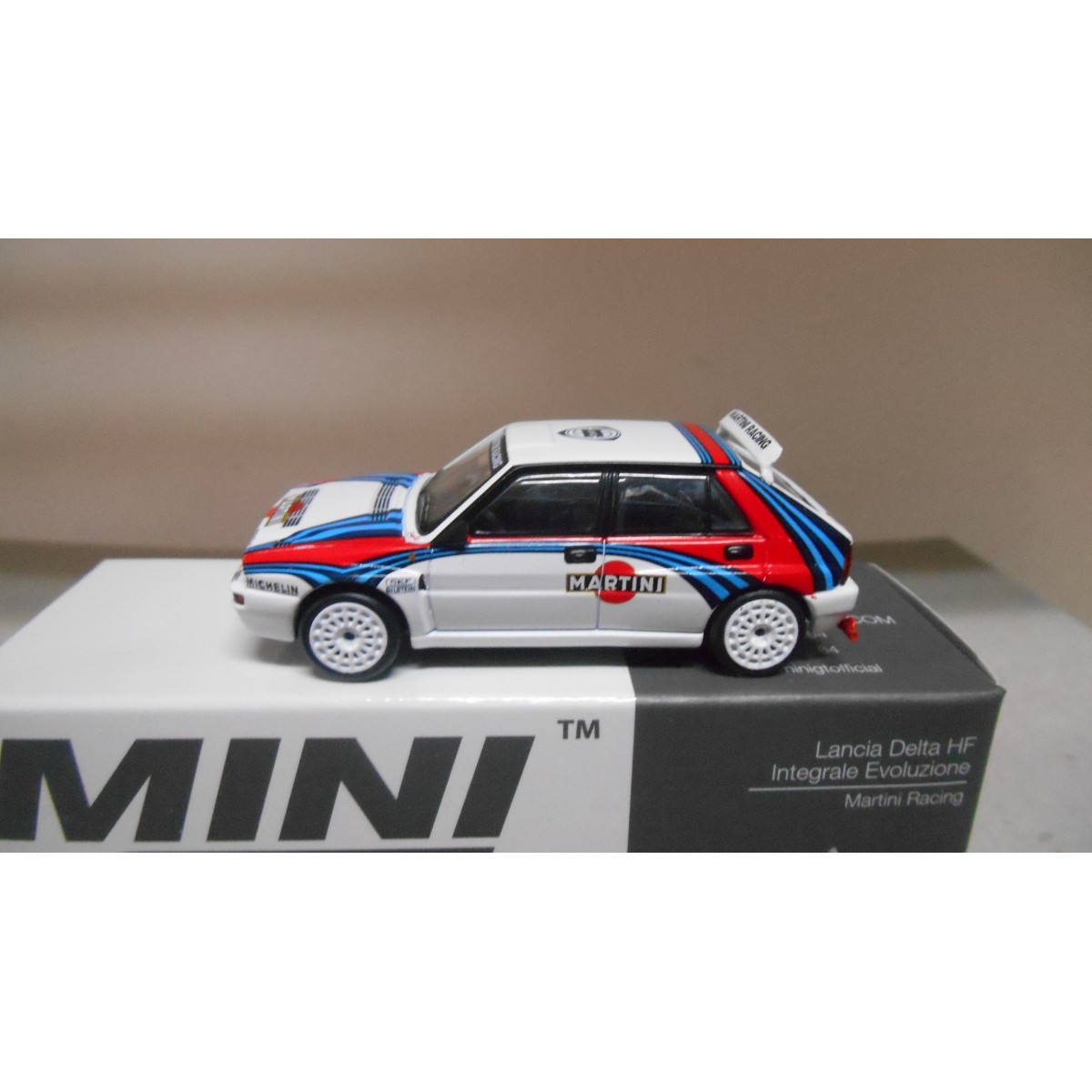 LANCIA DELTA HF INTEGRALE EVOLUZIONE MARTINI RACING 1:64 MINI GT