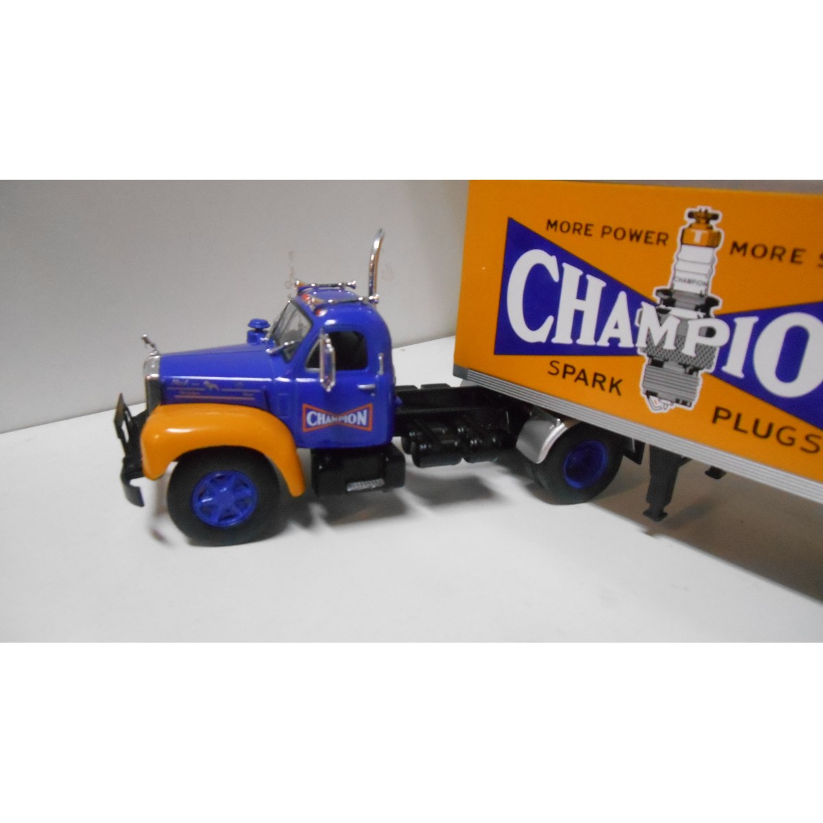 MACK B 61 T 1956 CHAMPION SPARK PLUGS CAMION/TRUCK 1:43 ALTAYA IXO ...