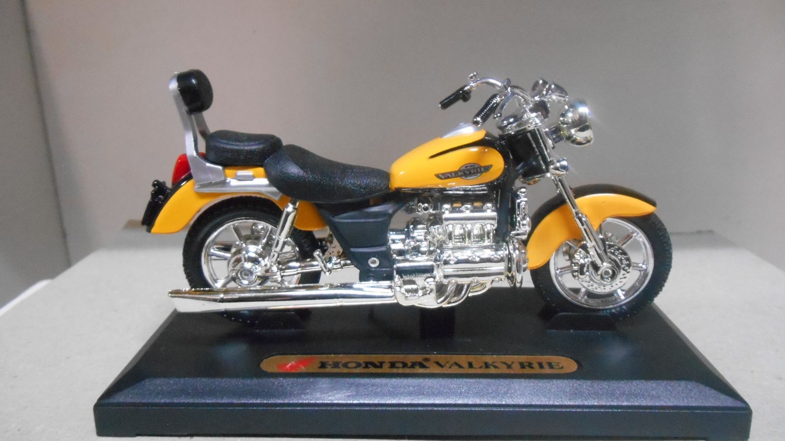 22- moto honda valkyrie yellow escala 1:18 stre - Acheter Motos miniatures  de collection sur todocoleccion