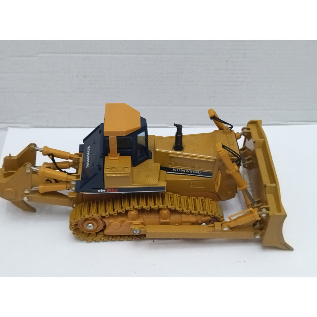 KOMATSU D475A BULLDOZER 1:50 SHINSEI n617 NO BOX/DEFECT/V FOTO - BCN ...